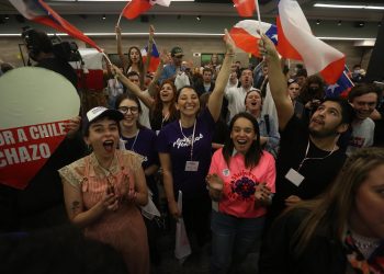 Chile rechaza con un aplastante 62,2 % la propuesta de nueva Constitución