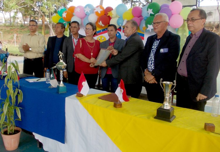 Reconocimiento  para el orador de orden de parte de los concejales del municipio Rafael Rangel.