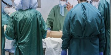 La covid-19 aumenta el riesgo de problemas cerebrales a largo plazo