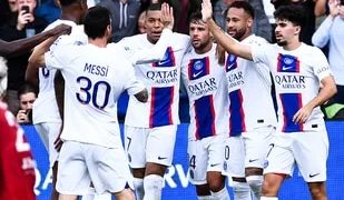 Combinación Messi-Neymar le da el liderato al PSG en la Ligue 1
