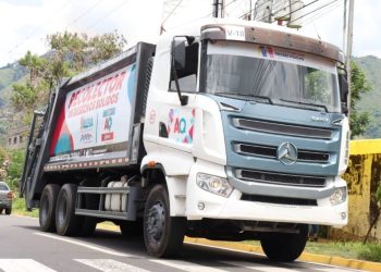 Alcaldesa Angie Quintana fortalece Plan Cero Basura con entrega de camión compactador