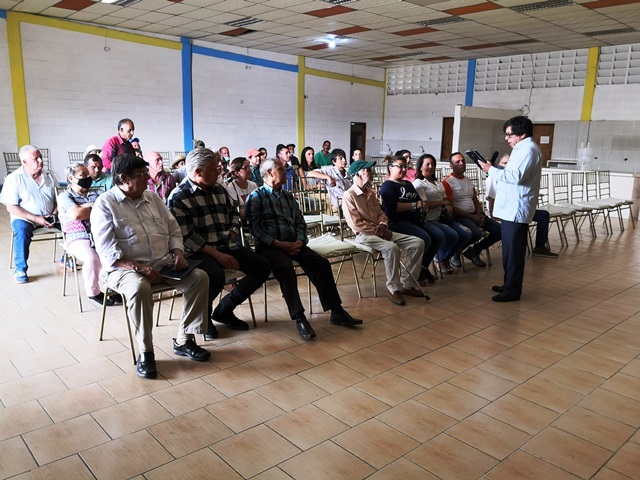 Ricardo Berrios interactuando con los cafetaleros que serán multiplicadores de la nueva Pacca Boconó.