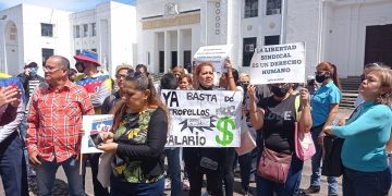 Táchira | Trabajadores públicos marchan hasta la sede de los tribunales