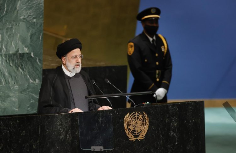 El presidente de Irán, Ebrahim Raisi, habla ante la Asamblea General de la ONU, este 21 de septiembre de 2022, en Nueva York. EFE/Jason Szenes