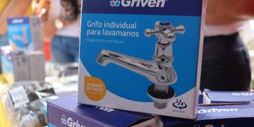 Gobernador del Táchira entregó dotación al Liceo Rafael María Parra