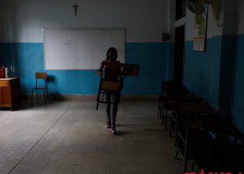 A pesar de las dificultades económicas los padres quieren que sus hijos comiencen clases sin retrasos