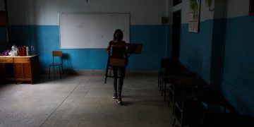 A pesar de las dificultades económicas los padres quieren que sus hijos comiencen clases sin retrasos