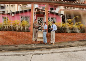 Los testigos de Jehová reanudarán su predicación de casa en casa