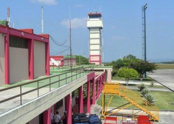 Trabajadores del aeropuerto de Trujillo reciben capacitación en seguridad aeroportuaria por el Inac