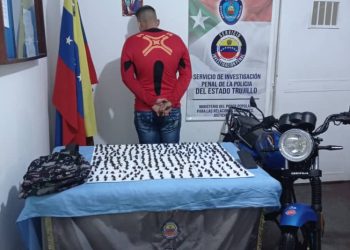 Policía Estadal detiene a hombre con 329 envoltorios de marihuana
