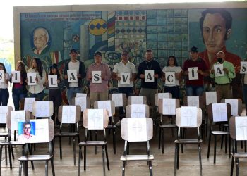 Con sillas vacías recordaron a las víctimas sin justicia