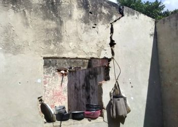 A punto de derrumbarse una vivienda en cerro «La Peineta»