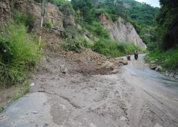 Aún persiste obstrucción de la vía hacia La Arboleda