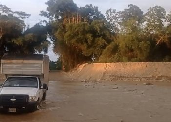 Paso a riesgo por la carretera Panamericana
