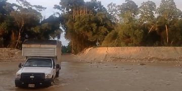 Paso a riesgo por la carretera Panamericana