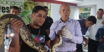 Realizan curso de manejo adecuado de serpientes en Valera de la mano del Serpentario de Santos Bazó