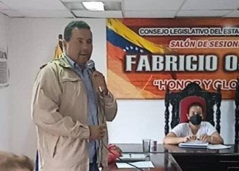 Emilio Fajardo rechazó en el CLET el pago fraccionado de aguinaldos y exigió aumento salarial para los trabajadores