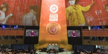 La ONU a los talibanes: «Levanten restricciones a la educación de las niñas»