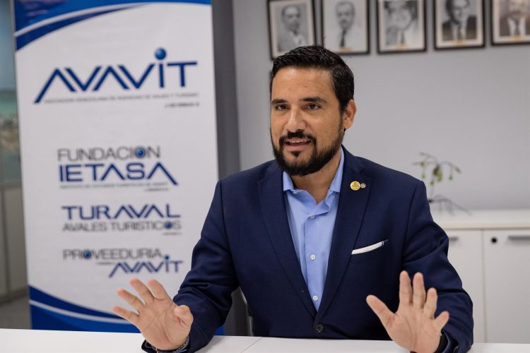 El presidente de la Asociación Venezolana de Agencias de Viajes y Turismo (Avavit), Nicola Furnari, habla durante una entrevista con Efe, el 15 de septiembre de 2022, en Caracas (Venezuela). EFE/ Rayner Peña R.
