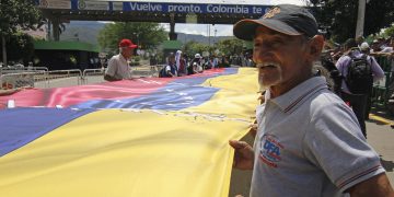 Colombia y Venezuela reabren la frontera común cerrada hace siete años