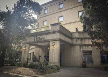 La Justicia argentina autoriza la salida del país de 12 tripulantes del avión retenido
