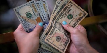 Dólar oficial del BCV supera los ocho bolívares