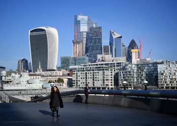 Londres anuncia una masiva bajada de impuestos para estimular la economía