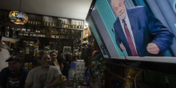 Brasil decide su lugar en el mundo entre la ultraderecha y la izquierda rosa