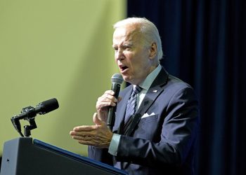 Biden promociona en Ohio los chips «hechos en Estados Unidos» y no en China