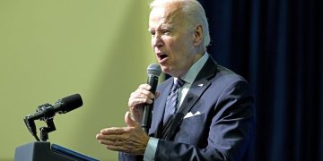 Biden promociona en Ohio los chips «hechos en Estados Unidos» y no en China