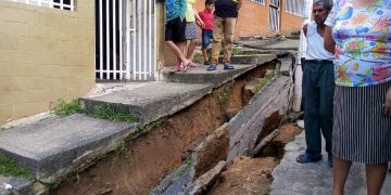 Familias del Onoto temen perder sus viviendas por el colapso del canal de aguas servidas