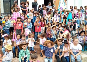 Más de diez mil personas disfrutaron de la tradicional carrera de burros en Tovar