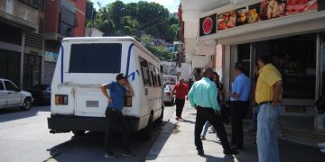 Usuarios gastan hasta Bs. 80 semanal en pasaje de rutas interurbanas