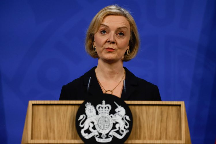 La primera ministra británica, Liz Truss, durante una conferencia de prensa sobre la economía del Reino Unido en Downing Street el pasado 14 de octubre. EFE/EPA/Carlos Jasso / POOL