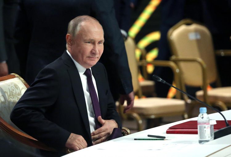 El presidente ruso, Vladímir Putin, asiste a la reunión del Consejo de Jefes de Estado de la CEI (Comunidad de Estados Independientes) en Astana este 14 de octubre. EFE/EPA/KONSTANTIN ZAVRAZHIN / KREMLIN POOL
