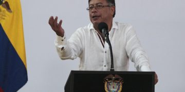 Petro manda a cerrar las trochas en la frontera con Venezuela para impulsar el comercio