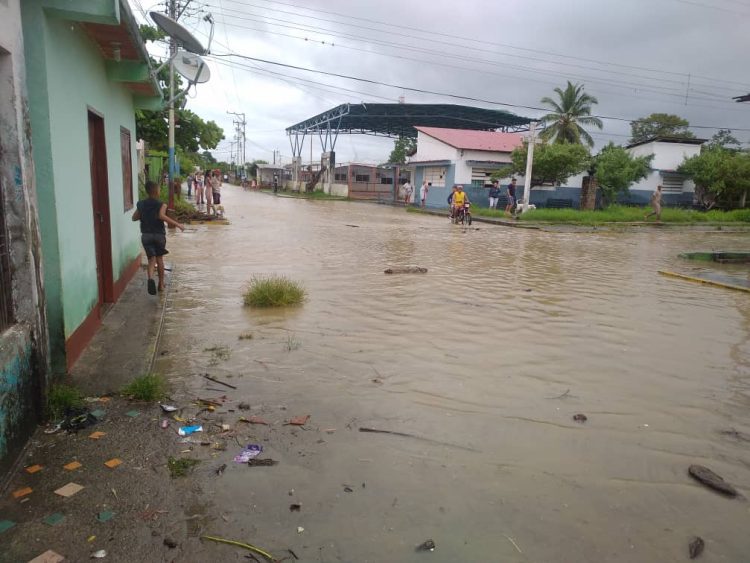 Las inundaciones en La Ceiba afectaron a todo el poblado.