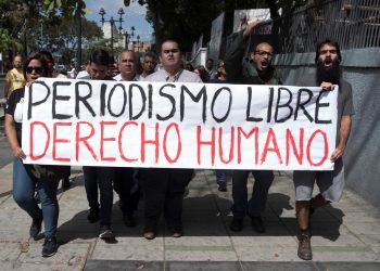 La oposición denuncia el incremento de censura tras el cierre de emisoras