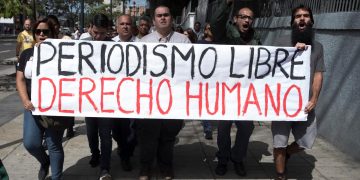 La oposición denuncia el incremento de censura tras el cierre de emisoras