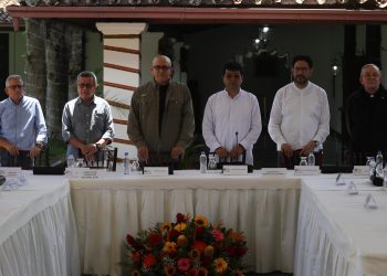 El ELN y el Gobierno de Colombia anuncian la vuelta al diálogo para noviembre