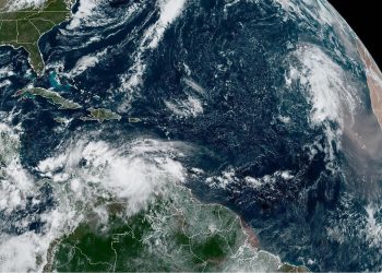 La potencial tormenta tropical Trece amenaza el Caribe y puede ser huracán