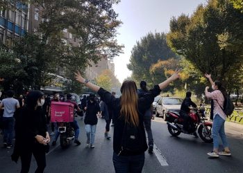 Médicos independientes aseguran que Amini murió por golpes, dice abogado