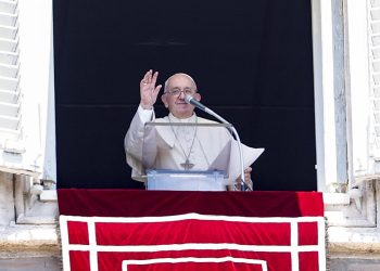 El papa pide a Putin parar la guerra y alerta del riesgo nuclear