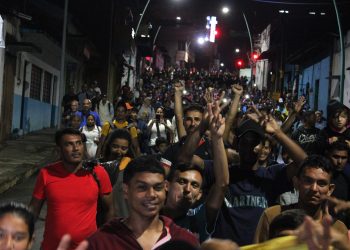 Caravana de venezolanos parte del sur de México pese a restricciones de EEUU