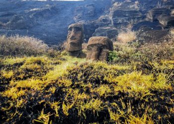 Un incendio en la Isla de Pascua quema varios moais y más de 100 hectáreas