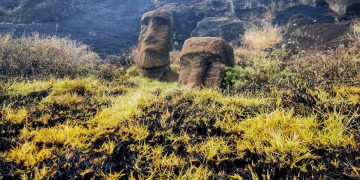 Un incendio en la Isla de Pascua quema varios moais y más de 100 hectáreas