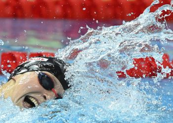 Ledecky bate por 10 segundos el récord mundial de 1.500 en piscina corta