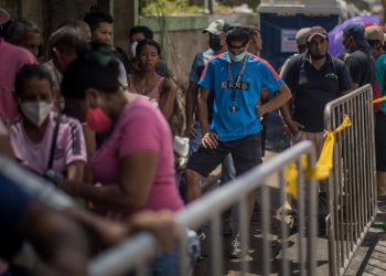 Suben a 54 los muertos y bajan a 8 los desaparecidos por deslave en Las Tejerías