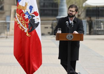 Boric endurece su tono hacia migración irregular: «O se regularizan o se van»