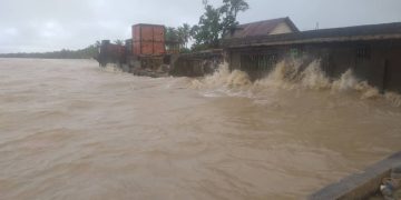 Inundada  La Ceiba por aguas encrespadas del lago que penetraron al poblado